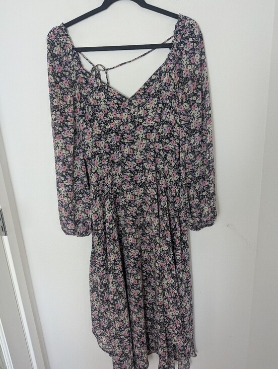 Astr Dresses & Skirts - ASTR The Label Dress Women's Small Black Floral Puff Sleeve Fit And Flare EUC